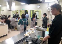 納豆入りパスタで健康レシピ　本別出身ユーチューバーが実演