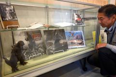 伊福部昭音楽資料室入口に展示されている「映画『ゴジラ』と伊福部昭」をテーマにした資料展示