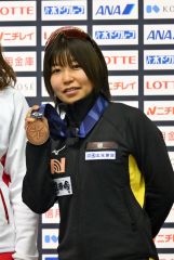 距離別女子５０００メートルで３位に入賞し、銅メダルを獲得した新田恭子（金野和彦撮影）