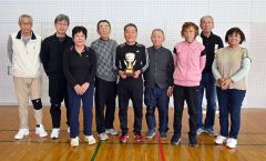 「四苦八苦」が優勝　フロアカーリング交流大会　音更