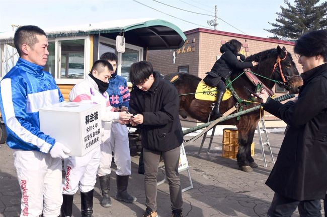 競馬場でばんえい騎手が能登地震の募金呼び掛け