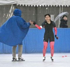 奥秋（帯三条）優勝、松島（帯農）２位　女子５００Ｍ　インターハイスケート初日