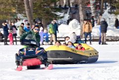 ラフティング用ボートで雪原疾走！　おびひろ氷まつり２日目