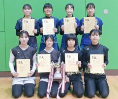 吉田ここ・野々村莉子組（音更中）優勝　全十勝室内ソフトテニス選手権Ｂ級中学女子