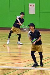 藤原・小原組一般男子Ｖ　Ｂ級男子は長尾・荒尾組　ソフトテニス全十勝室内選手権大会