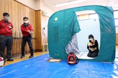 厳寒期の避難、町民９８人体験　池田で冬季初訓練 6