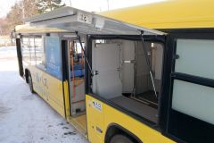 貨物の運送用に改造した十勝バスの車両（７日午前９時ごろ、十勝バス広尾営業所で）