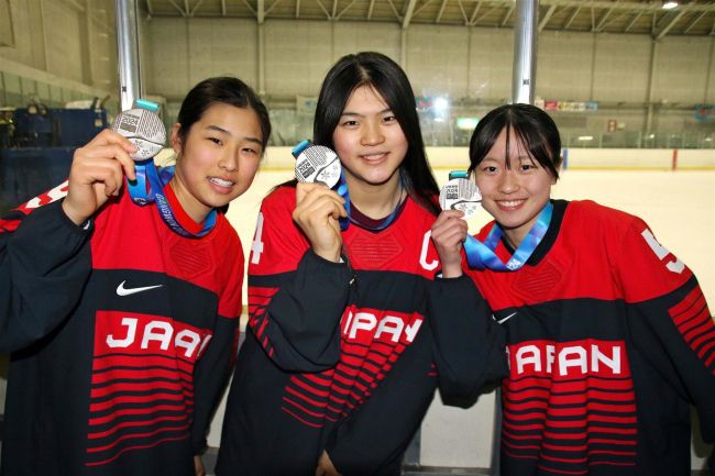 寺内（御影中）、類家（帯二中）、伊東（御影中）活躍の日本代表準Ｖ　女子アイスホッケーユース五輪