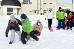 ＪＩＣＡ研修員と交流深める　雪上アクティビティも　鹿追小の児童ら