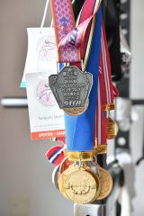 これまでの各大会で獲得した多くのメダル