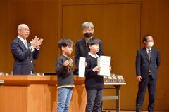 入賞の児童・生徒を表彰　「学級・学校・学習新聞」「新聞スクラップ」コンテスト 3