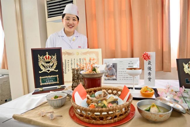 豊蔵さんの日本料理「桜梅桃李」が最優秀　調理師専門学校卒業料理コン