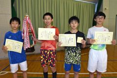 ６年以下男子入賞者。（左から）石田大智、鈴木武尊、松田健翔、高杉優翔