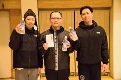 優勝したシノラーチーム。（左から）石橋亮介さん、篠原保司さん、小田切卓弥さん