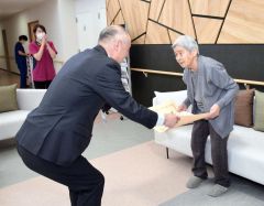 １００歳の小田さんに内閣総理大臣の祝い状伝達　陸別 2
