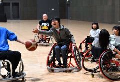 パラの花形「車いすバスケ」に挑戦！　体験会に記者が参加