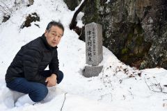 東日本大震災の津波到達地点を示すために新たに建立された石碑