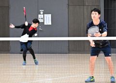 東・内川組が札幌学院大勢対決制し優勝、道招待ソフトテニス帯広インドア大会 2