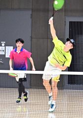 東・内川組が札幌学院大勢対決制し優勝、道招待ソフトテニス帯広インドア大会 5