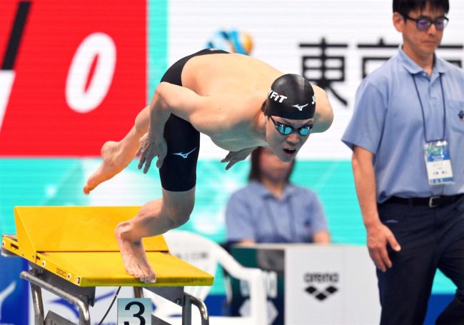坂田視界良好の首位通過、蝦名自己新で２位通過　競泳パリ五輪代表選考会第４日