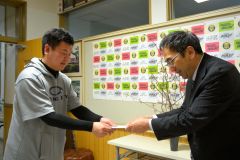 北海道エコシスが地域スポーツクラブに１０万円寄付 2