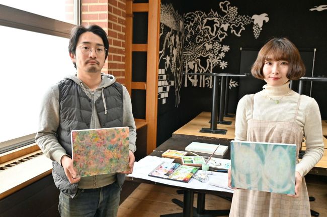 静岡県在住の画家　十勝農園跡の建物で作品づくり　２３日から北海道ホテルで絵画展