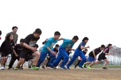 ランニングで汗を流す士幌陸上クラブの選手たち（須貝拓也撮影）