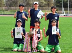 男子低学年の部で逆転優勝した緑南