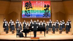 作曲家・川崎さんが帯三条高合唱部を自ら指揮、書道部がパフォーマンスも