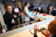「世界のミクニ」と日本酒で４周年祝う　碧雲蔵 4