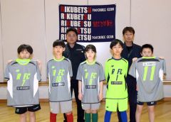 陸別サッカー少年団　新ユニホーム　町内３社が寄贈 3