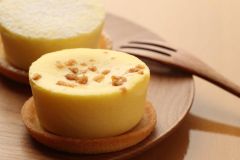 北海道産ナチュラルチーズを独自にブレンドしたこだわりのチーズケーキ。（提供）