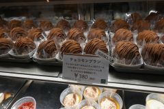 ろまん亭、一番人気の「チョコモンブラン」３８０円（税込み）