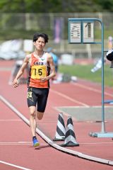 【男子５０００メートル】ラスト１周でスパートをかける優勝した大友悠輝（白樺学園）