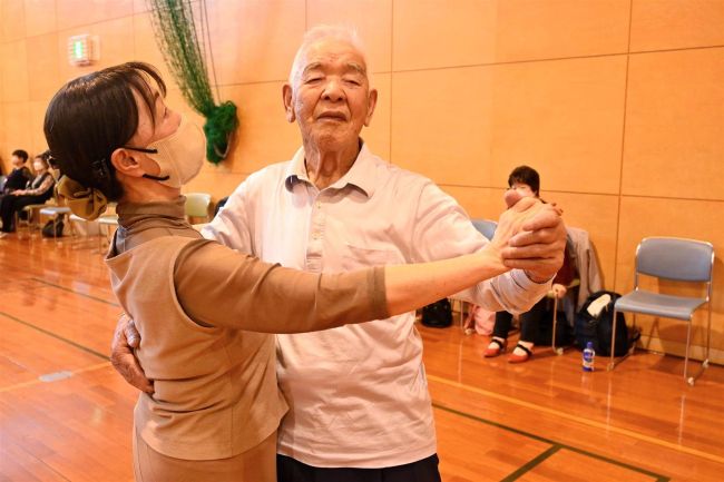 「ダンスを普及させたい」　戦争を経験した９９歳の坂東さん、仲間に思いをはせる