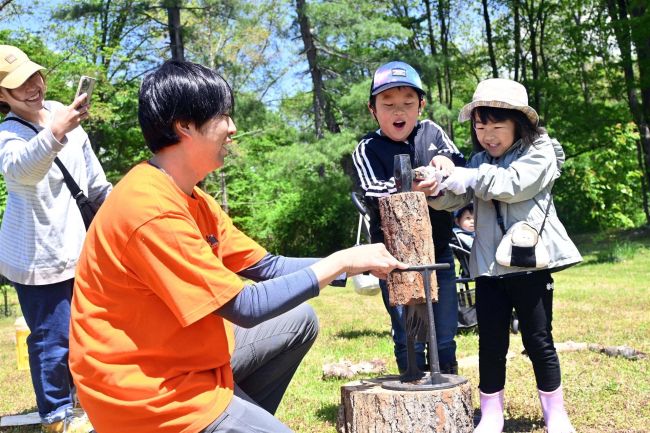 家族で楽しく木育　北海道ニッタ「森っとひろば」にぎわう
