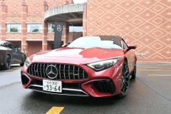 メルセデス・ベンツの人気車種が展示された北海道ホテルの駐車場
