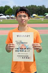 男子棒高跳びで３位入賞の秋葉康成（白樺学園２年）