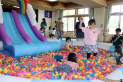 ボールプールイベントに親子８０人　清水町社会福祉協議会