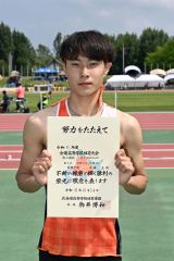 男子３０００メートル障害で準優勝の高橋孔晴（白樺学園３年）