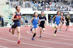 ６年女子８００メートル決勝