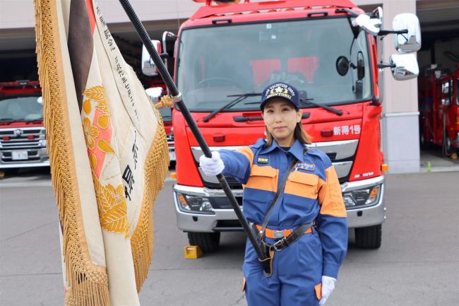 新得消防団に管内初の女性旗手誕生　分列行進で初披露