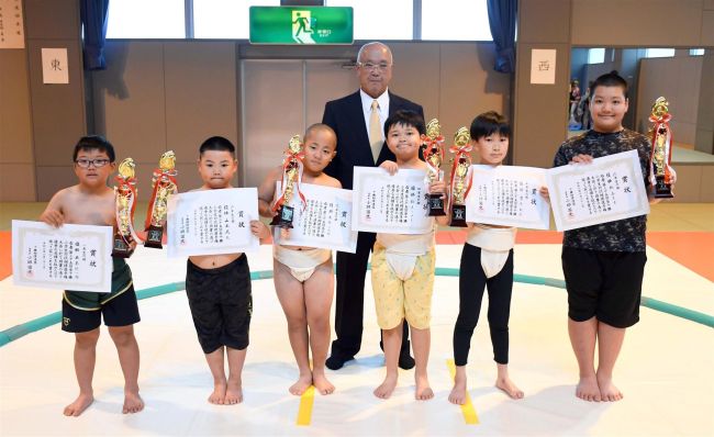 林（稲田）６年Ｖ　ちびっこ力士６４人熱戦、全十勝小学生対抗相撲選手権大会５年ぶり開催