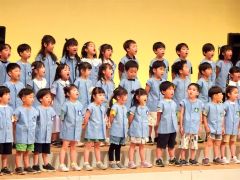 元気な歌声を披露する帯広の森幼稚園の園児