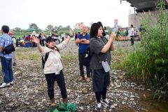 十勝川イカダ下り（金野和彦撮影）