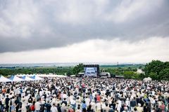 ９年ぶりの町内ライブで大勢のファンを沸かせたドリカム（ユニバーサルミュージック提供、藤井拓撮影）