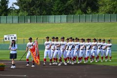 １１年ぶりの甲子園へ闘志を胸に入場行進する帯大谷