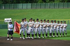 ９年ぶりの夏の甲子園出場を目指して入場行進する白樺学園