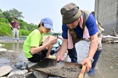幕別町ふるさと館ジュニアスクール　大樹・歴舟川で砂金掘り体験 4