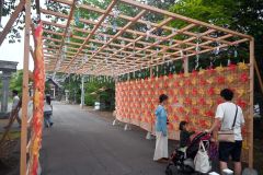 芽室公園横の芽室神社に設置された風鈴や風車は来場者の写真スポットに